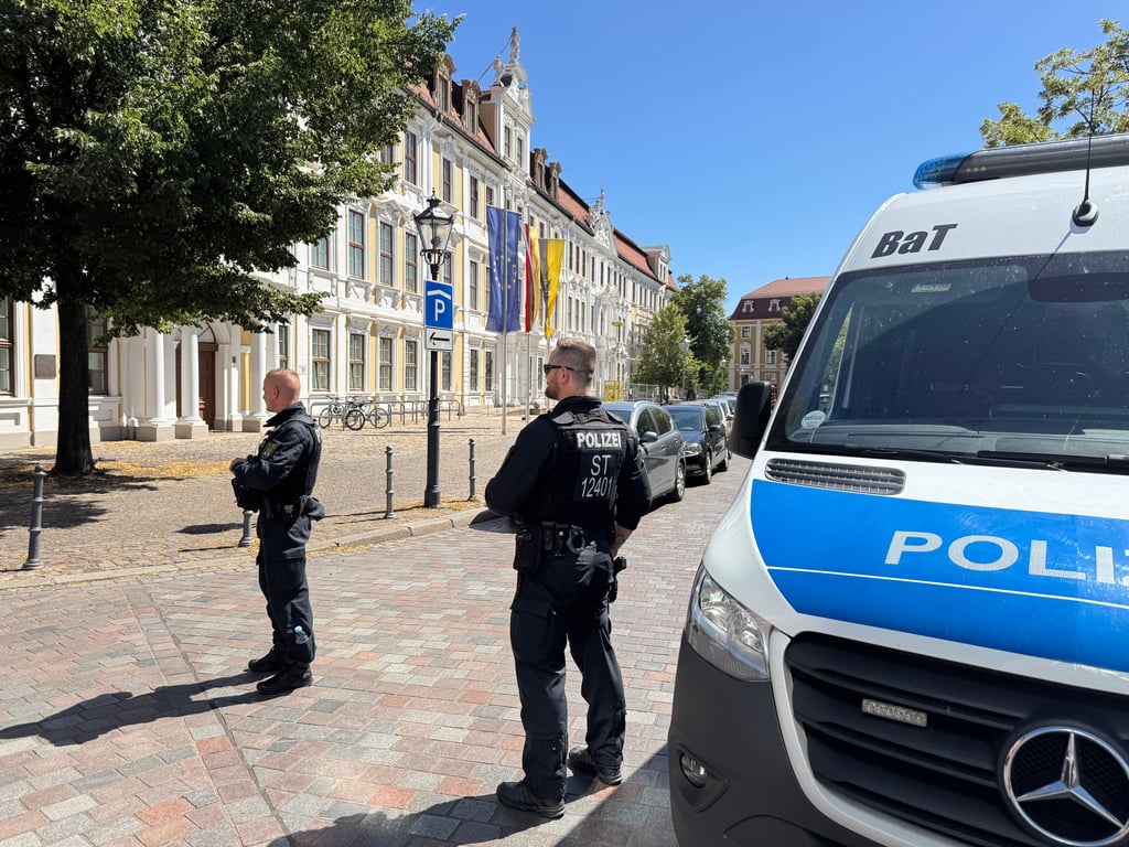 Am Dienstag war es zu einer Razzia im Landtag von Sachsen-Anhalt gekommen.