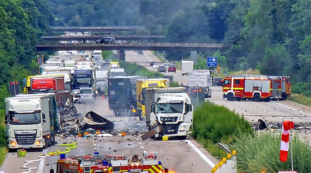 Als im Sommer 2023 auf der Autobahn 2 bei Theeßen ein Gefahrguttransport in einen Unfall verwickelt ist und Gasflaschen explodieren, zählt die Feuerwehr aus Theeßen zu den Einsatzkräften.