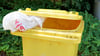 Diese gelbe Tonne wird richtig befüllt. Solche Kunststoffe werden in den Kreislauf zurückgegeben. Leider halten sich nicht alle Bürger daran.
