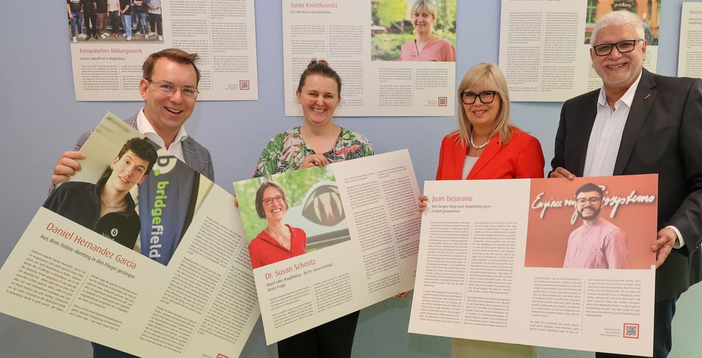 Bei der Eröffnung im Welcome Center der Landeshauptstadt Magdeburg: Stadtmarketingvereinsvorsitzender Steffen Schüller, Welcome-Center-Leiterin Christiane Pruschek, OB Simone Borris und Stadtmarketingverein-Geschäftsführer Georg Bandarau.