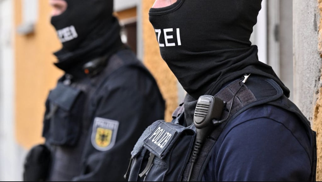 Kinderpornografie: Dreißig Razzien in Sachsen-Anhalt und Sachsen.