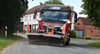 Vor der Oberflächenbehandlung wurde die Straße zwischen Jeetze und Siepe mehrfach maschinell abgefegt.