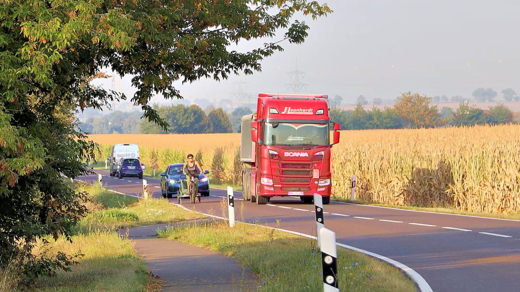 Die Radwegverbindung zwischen Barleben und Meitzendorf an der Landesstraße 47 endet abrupt. Das letzte 1.400 Meter lange Teilstück kann endlich gebaut werden, die Vorplanung läuft.