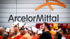 ArcelorMittal-Beschäftigte machten bei einer Kundgebung ihrem Ärger über die Zukunft des Werks Luft. (Archivbild)