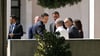 Portugals Ministerpräsident Luis Montenegro erweist Diogo Jota und seinem Bruder die Ehre.