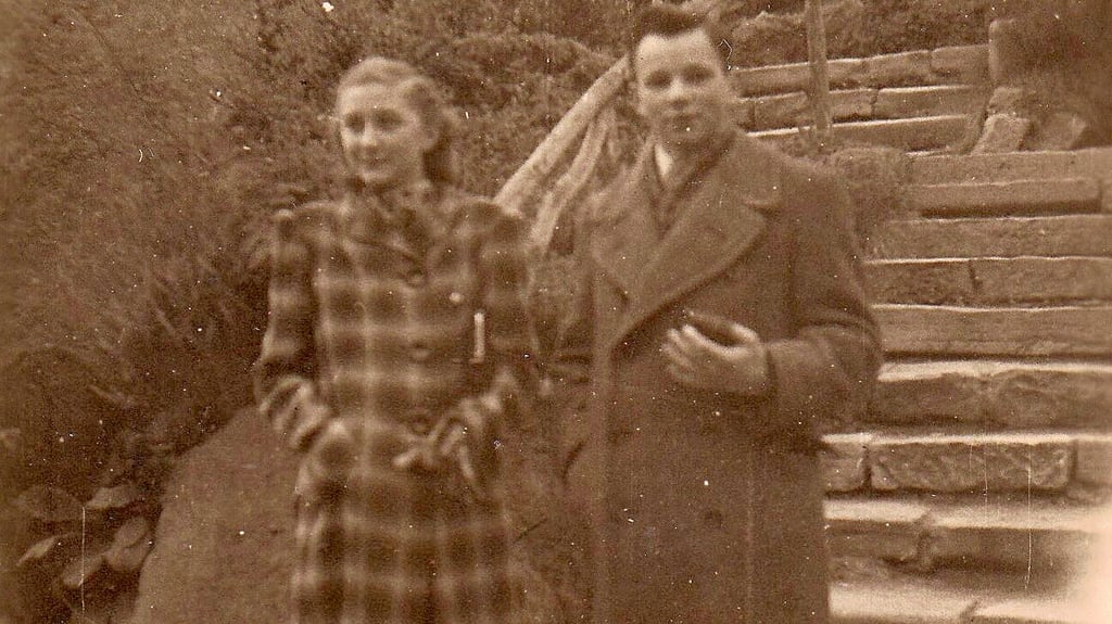 Ein Foto von Petrik Wittwikas Großtante Ilse vom 1. Oktober 1939, das sie zusammen mit einem gewissen Klaus Schnabel zeigt.