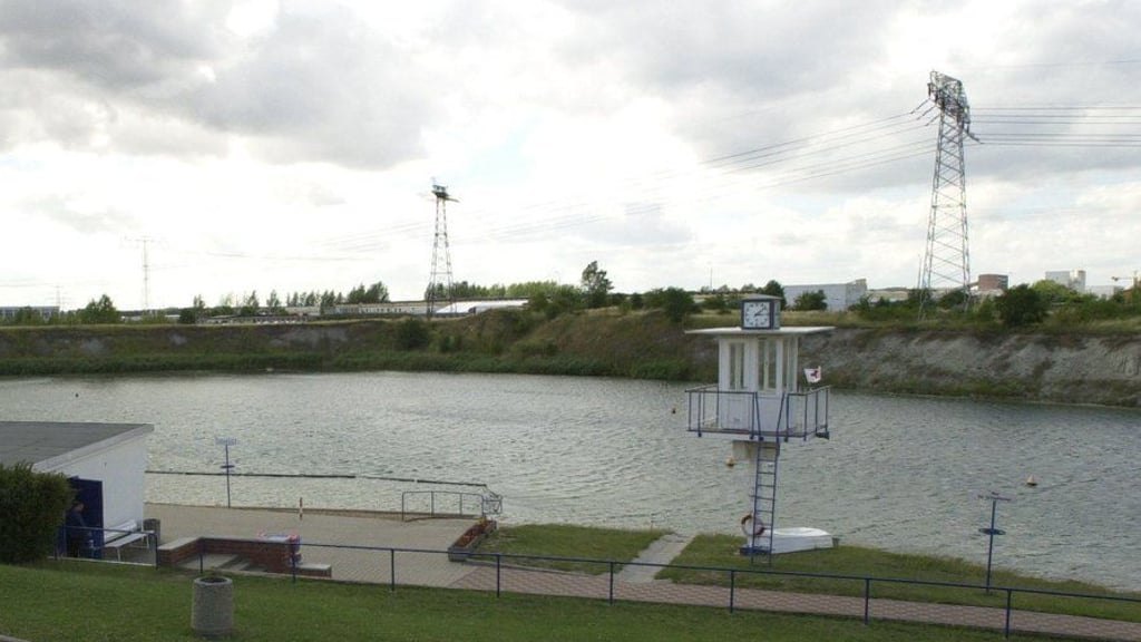 Im Karlsbad - Angersdorfer Teiche kann weiterhin gebadet werden. Das hat aber eine Warnung ausgesprochen.