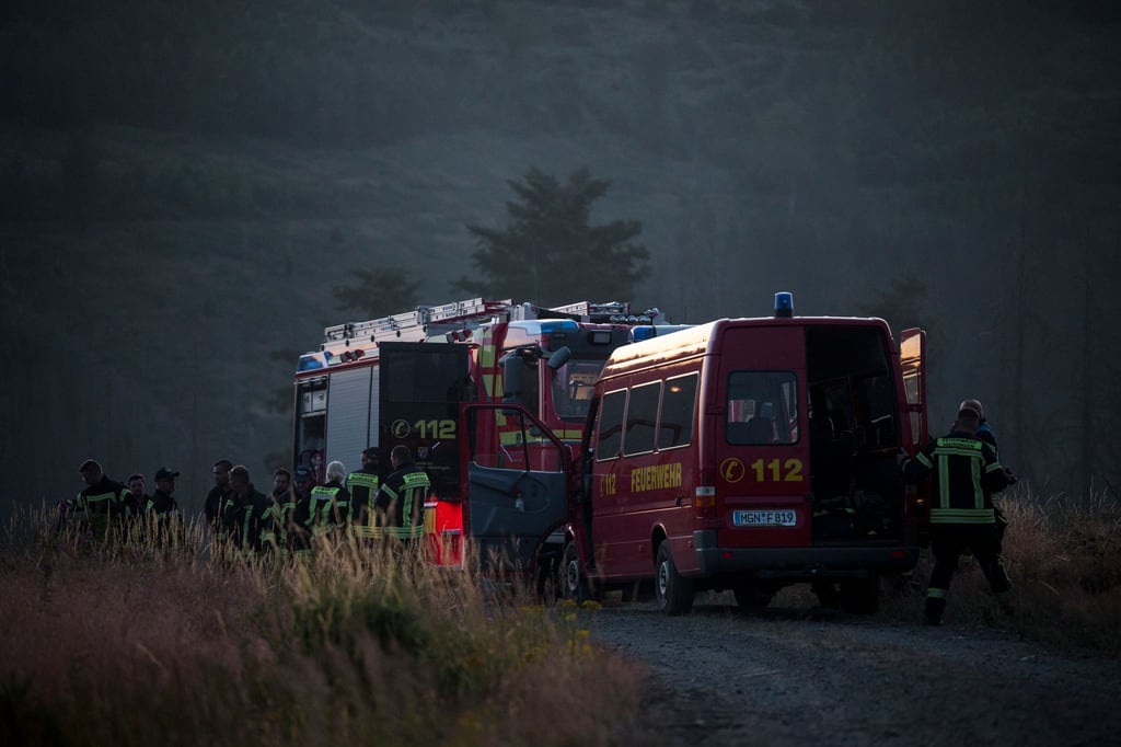 1.000 Einsatzkräfte kämpfen mit Flammen, Rauch, Staub und Hitze.