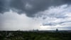 Regen zieht ab Sonntag in Deutschland auf. (Archivbild)