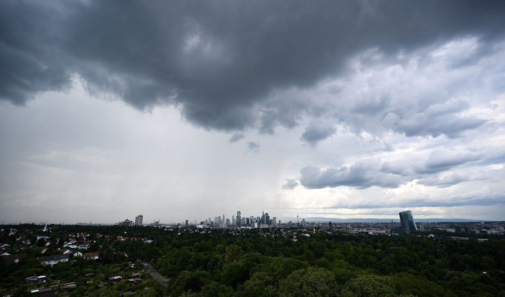 Regen zieht ab Sonntag in Deutschland auf. (Archivbild)