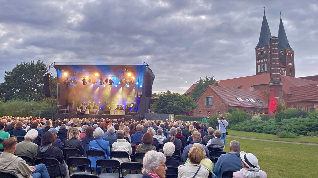 Beim „Jazz im Kloster Jerichow“ kann das Publikum hochkarätige Stars der Szene in einem besonderen Ambiente erleben.