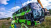 Per Kran sollte der verunfallte Bus geborgen werden.