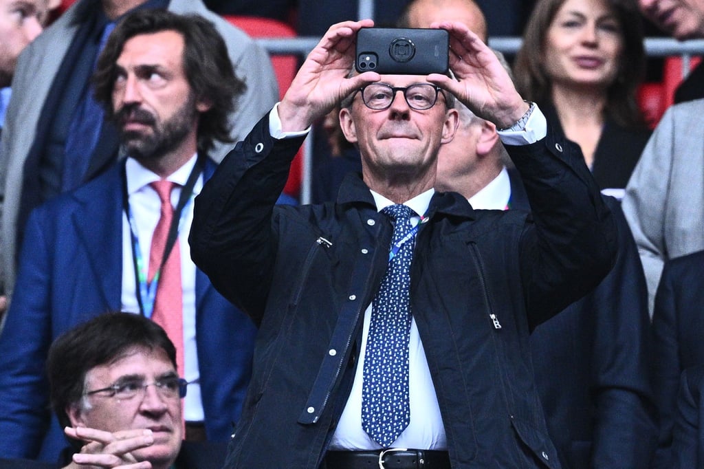Bundeskanzler Friedrich Merz (CDU) drückt den deutschen Frauen aus der Ferne die Daumen. Ein Stadionbesuch, wir hier beim Champions-League-Finale zwischen Borussia Dortmund und Real Madrid 2024 in London, ist momentan nicht geplant.