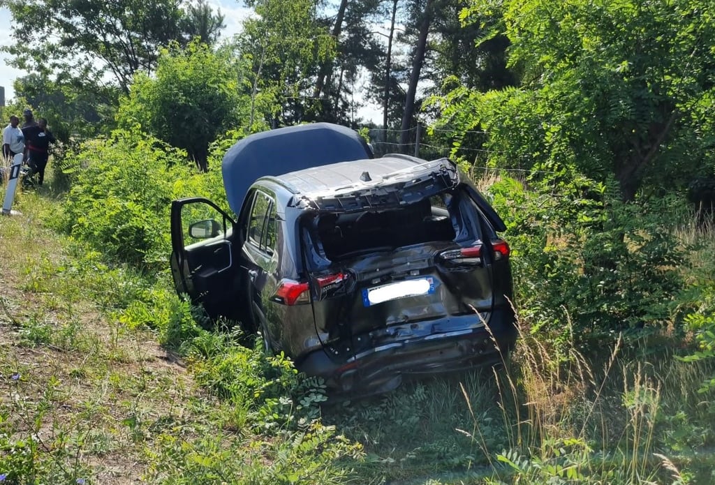 Der Wagen, der auf der A2 zwischen Burg-Ost und Theeßen von der Fahrbahn abgekommen ist, kam in einem Grünstück zum Stehen.
