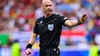 Pikante Ansetzung: Schiedsrichter Anthony Taylor pfeift das Viertelfinalspiel des FC Bayern gegen Paris Saint-Germain.