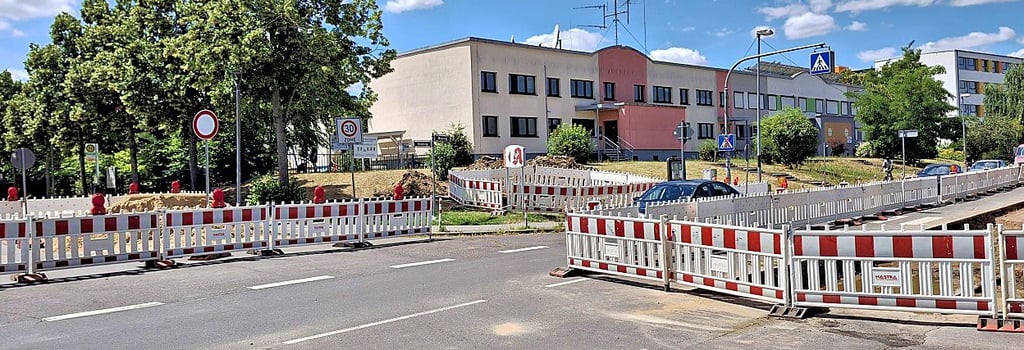 Wegen Bauarbeiten ist der Waldring nur halbseitig befahrbar.