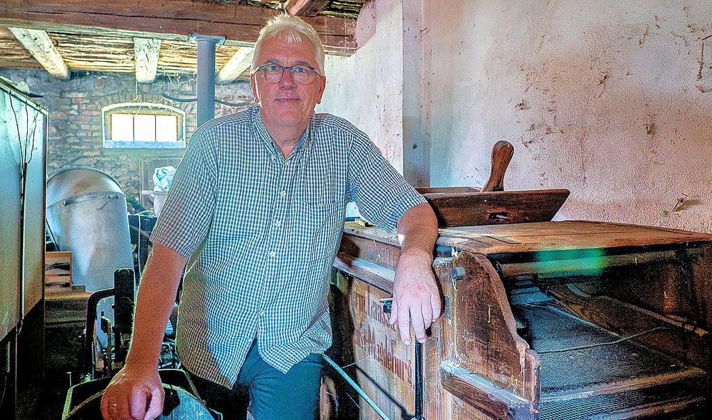 Hartmut Specht ist nicht nur Ortsbürgermeister von Vehlitz, er ist auch Diplom-Agraringenieur. Er setzt er sich für den Erhalt alter landwirtschaftlicher Maschinen ein.