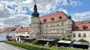 Der Markt Mücheln wird für das Stadtfest vorbereitet. 