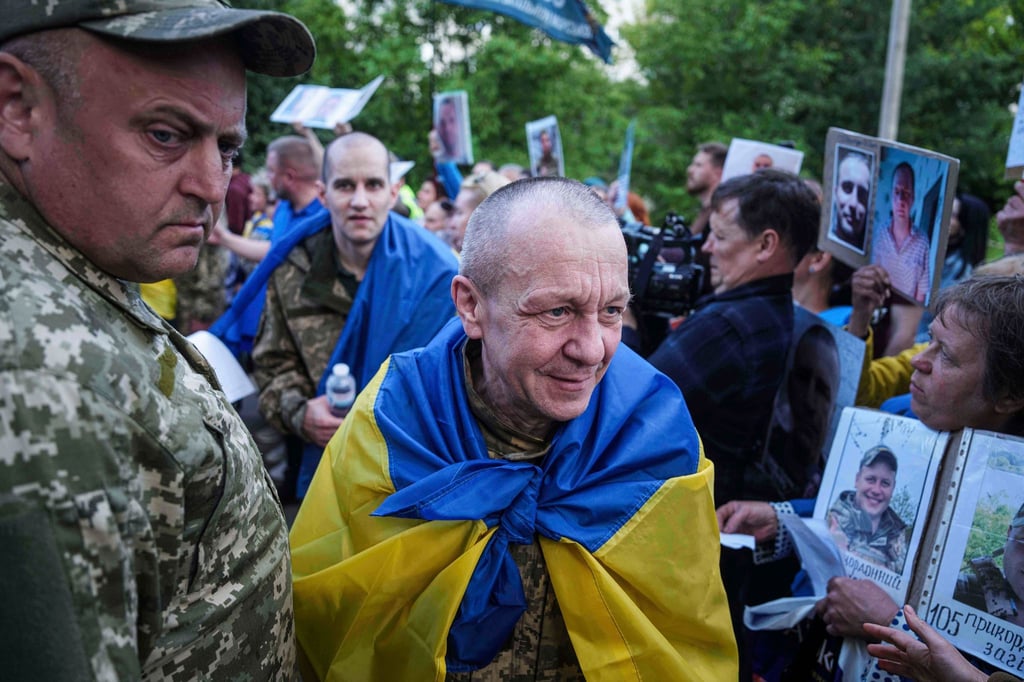 Freigelassene ukrainische Kriegsgefangene nach einem Austausch (Archivbild)
