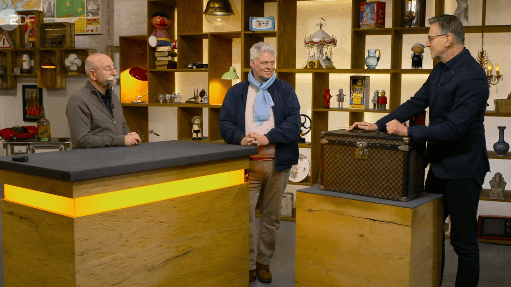 "Bares für Rares": Ein Luxuskoffer für Hemden von Louis Vuitton sorgt für einen Bieterkrimi.