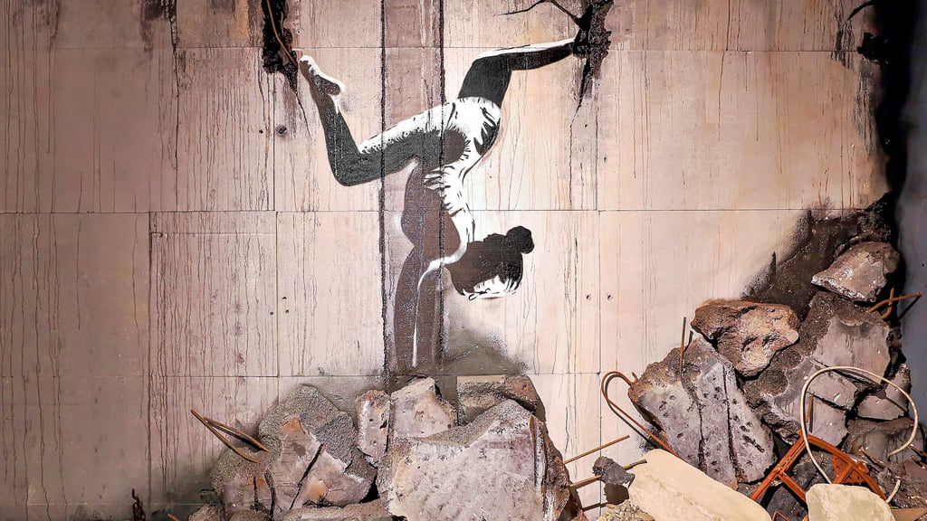 Mit Anmut gegen die Verhältnisse ankämpfen: Banksy-Kunst in Leipzig