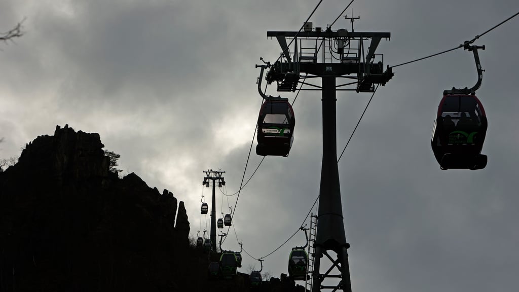 Die Kabinen-Seilbahn zum Hexentanzplatz in Thale fährt nur bis 18 Uhr.