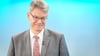 Cannabis am Steuer sieht Verkehrsminister Schnieder (CDU) kritisch.