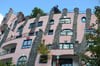 Das Hundertwasserhaus in Magdeburg - hier zieht ein neues Geschäft ein. 