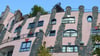 Das Hundertwasserhaus in Magdeburg - hier zieht ein neues Geschäft ein. 