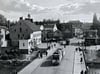 Ein Blick auf Staßfurt im Jahr 1955: Staßfurt mit Straßenbahn – hier an Bodebrücke und Steinstraße.