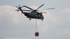 Auch ein Löschhubschrauber soll bei Tageslicht unterstützen, hieß es.