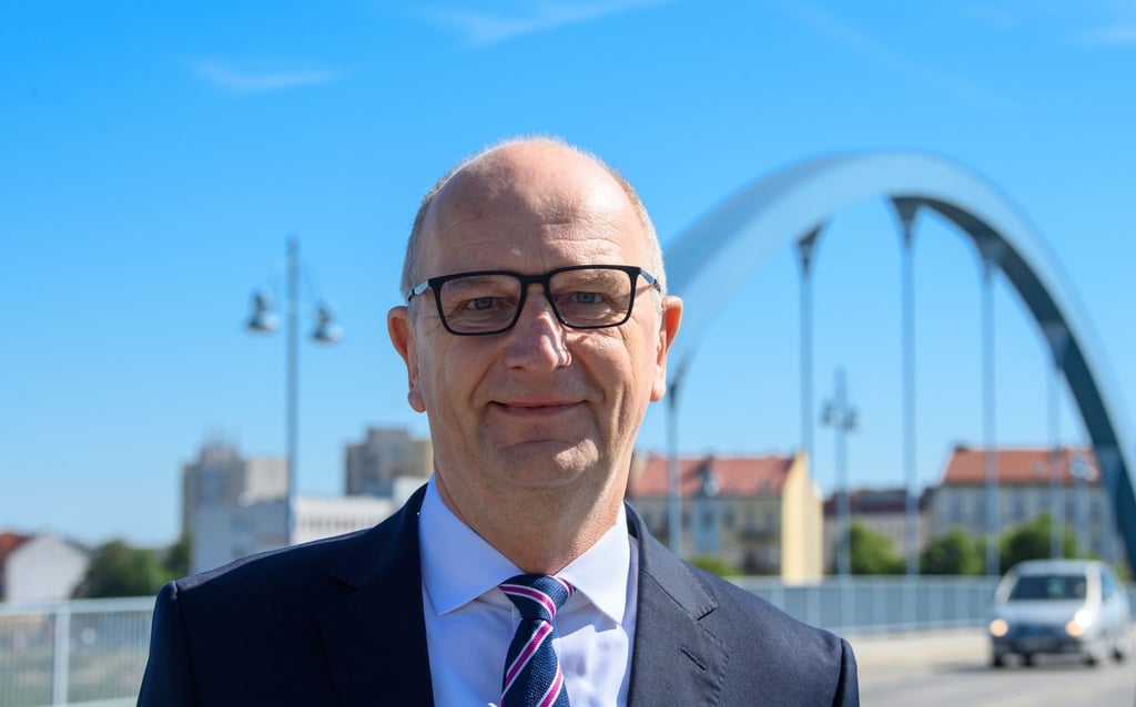 Brandenburgs Ministerpräsident Dietmar Woidke (SPD) spricht sich für eine engere Abstimmung von Deutschland und Polen bei Grenzkontrollen aus. (Archivbild)