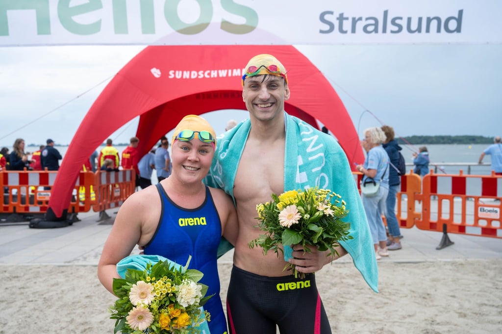 Knapp 1.100 Teilnehmerinnen und Teilnehmer machten beim Sundschwimmen mit.