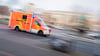 Der Motorradfahrer wurde nach dem Unfall in ein Krankenhaus gebracht. (Symbolbild)