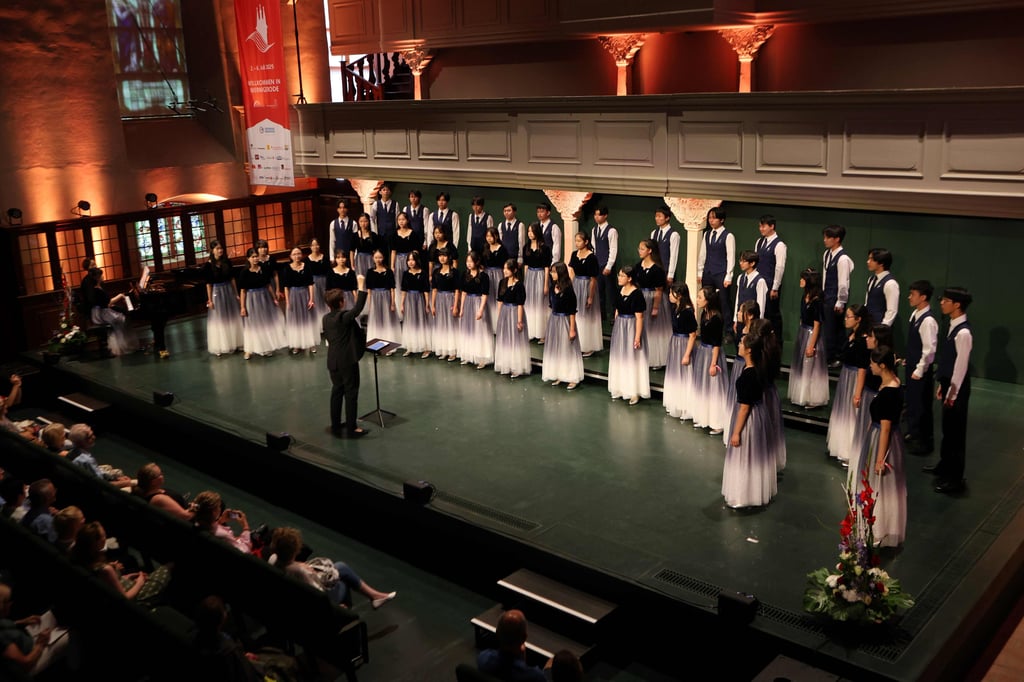 Stimmgewalt im Konzerthaus Liebfrauen: Die Baptist Lui Ming Choi Secondary School aus Hongkong beim 13. Johannes-Brahms-Chorfestival in Wernigerode.