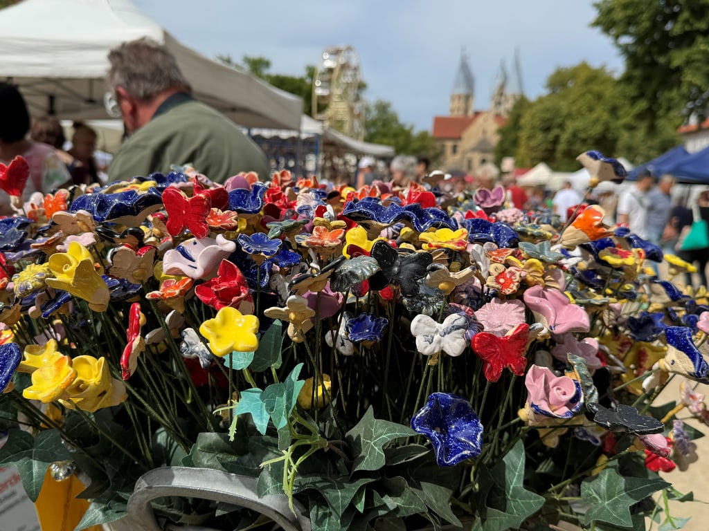 Zum 15. Mal lockte "Ton am Dom" Aberhunderte Gäste auf Halberstadts Domplatz zu einem der schönsten Töpfermärkte Deutschlands.