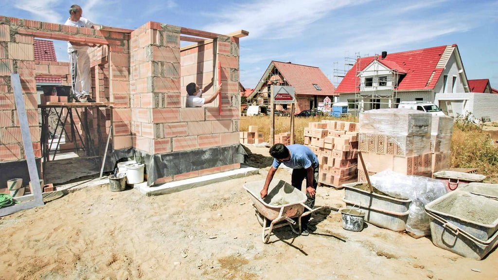 Der Traum vom Eigenheim rückt für viele Menschen im Jerichower Land in weite Ferne.
