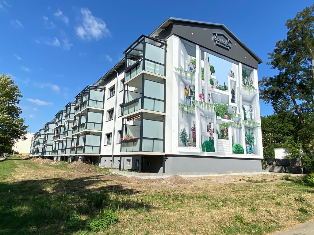 Statt fünf nur noch drei Geschosse - der einstige Plattenbau Richard-Wagner-Straße 16a-17c in Halberstadt in neuem Schick.