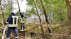 Die Feuerwehren aus der Region helfen als Unterstützung der Brandschutz-Fachdienste des Salzlandkreises im benachbarten Landkreis Anhalt-Bitterfeld beim Löschen.