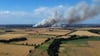 Ein riesige Rauchwolke war zu sehen. Der Wind trieb das Feuer rasend schnell voran. 