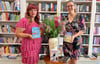 Ein Buch für die Ferien?  Sabine Mehland (links) und  Pia Lautenschläger von der Gutenberg-Buchhandlung Zeitz empfehlen ihre Favoriten. 