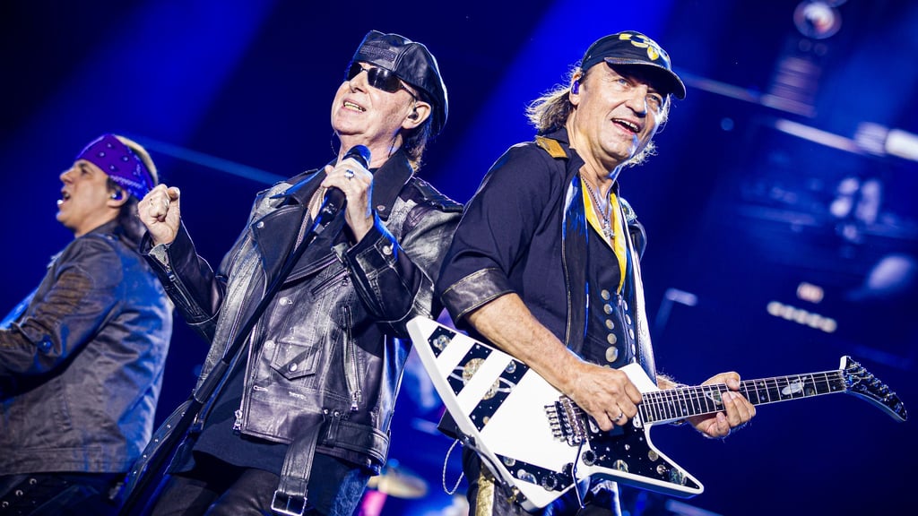 Pawel Maciwoda (l-r), Klaus Meine und Matthias Jabs von den Scorpions feierten ihr Band-Jubiläum.