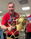 Zum Abschluss seiner Zeit beim SC Magdeburg konnte sich  Physiotherapeut Andreas Grote auch noch mal über den Gewinn der Champions League freuen.