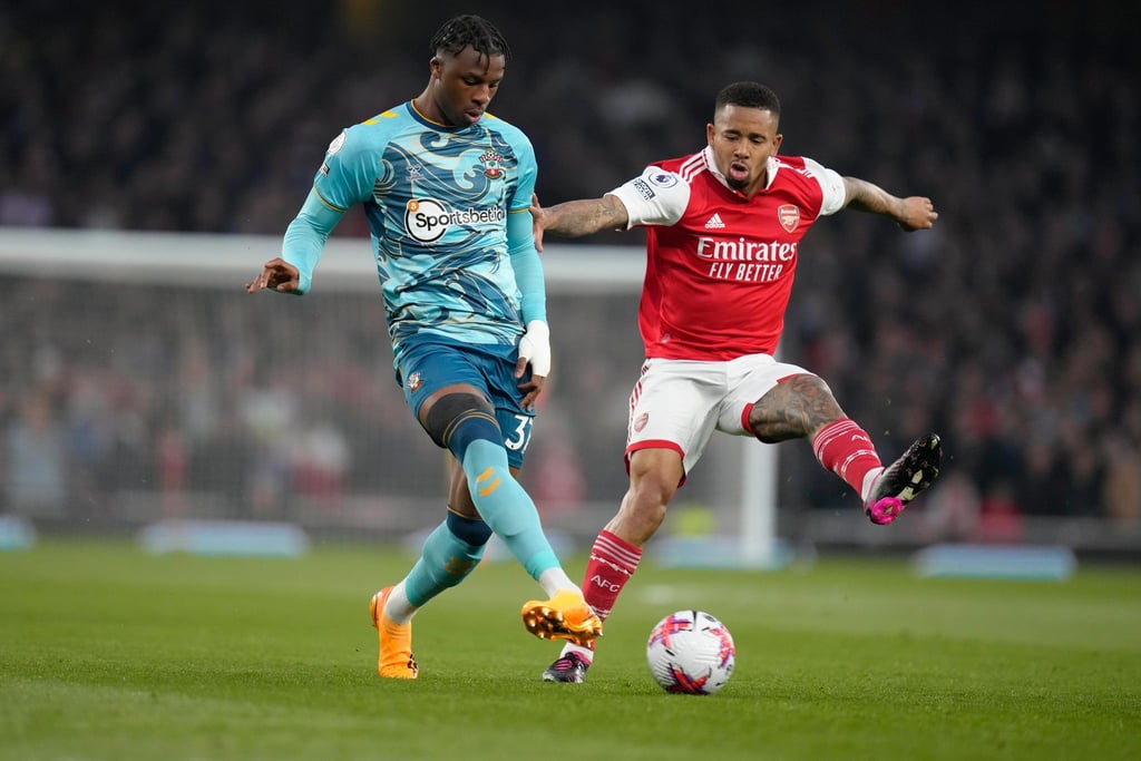 In der Bundesliga begehrt: Armel Bella-Kotchap vom FC Southampton (l).