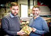 Der französische Inhaber der Zahna-Fliesen GmbH Maxime Fischer (links) und Werksleiter Marco Wissing