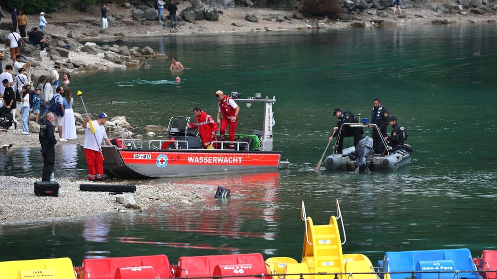 Unfall in Oberbayern: Nach Tretboot-Unglück: Vater und Sohn weiter ...