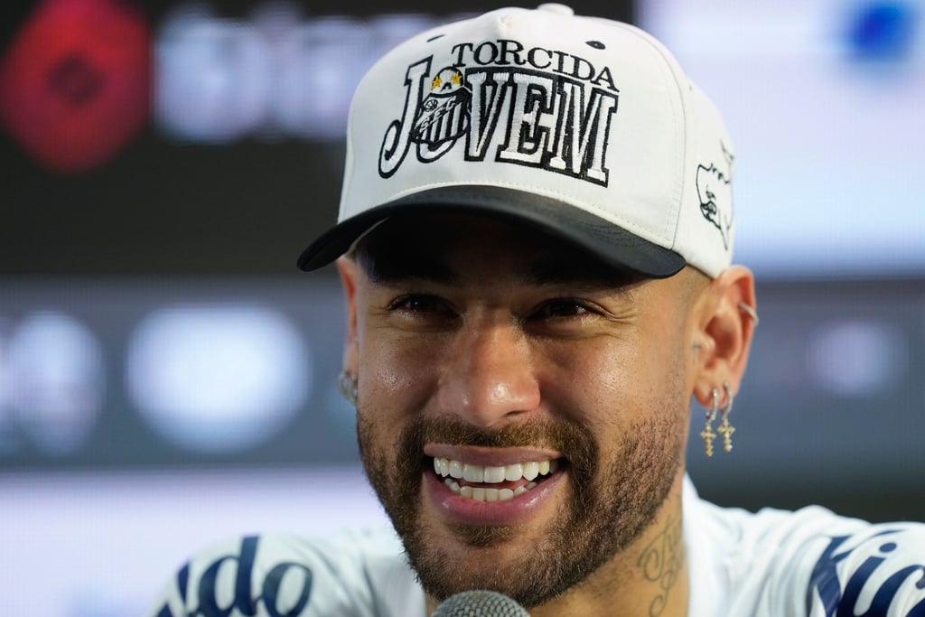 Fußball-Star Neymar ist vierfacher Vater geworden.