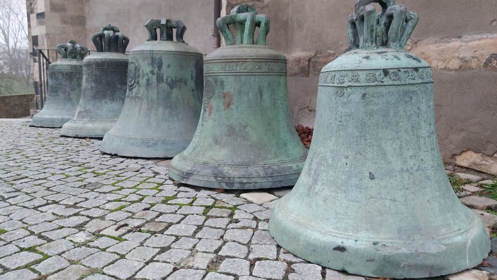 80 Jahre lang war unklar, woher die fünf Glocken an der Magdeburger Johanniskirche stammen - bis jetzt.