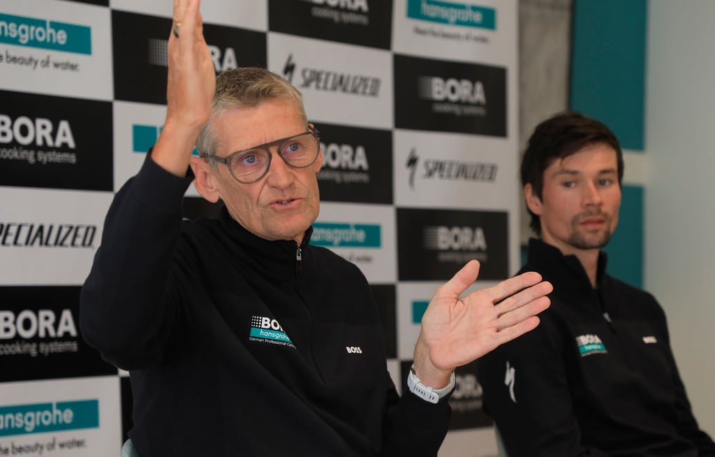 Für Rolf Aldag ist wichtig, dass seine Fahrer sturzfrei durch die Tour kommen.