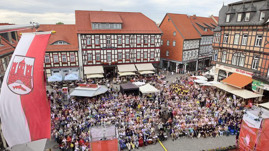 Tausende Menschen verfolgen das Johannes-Brahms-Chorfestival 2025 in Wernigerode.